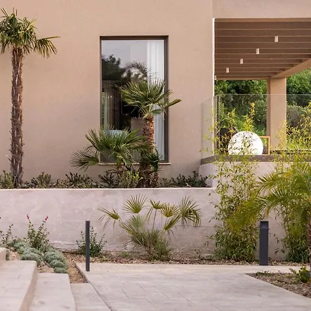 Maravilla Luxury Living